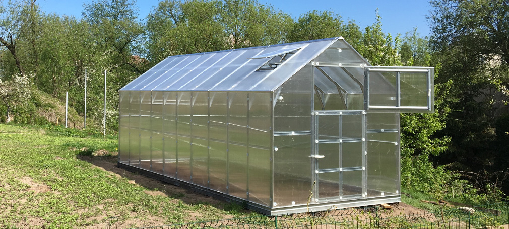 Heavy duty plastic greenhouse