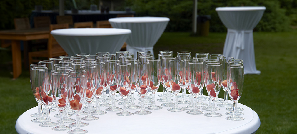 Runde und klappbare Partytische